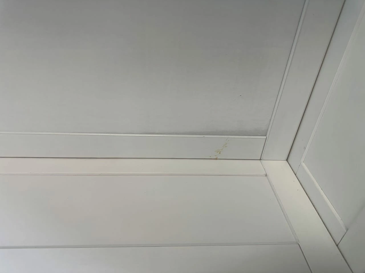 Floor Sample Clover Queen Murphy Cabinet Bed White 5 Floor Sample Clover Queen Murphy Cabinet Bed White - Image 3